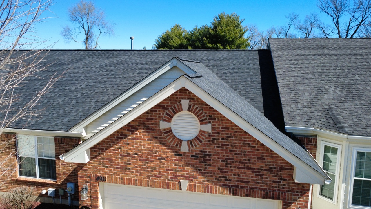 A completed Emmendorfer architectural shingle roof on a Franklin County home